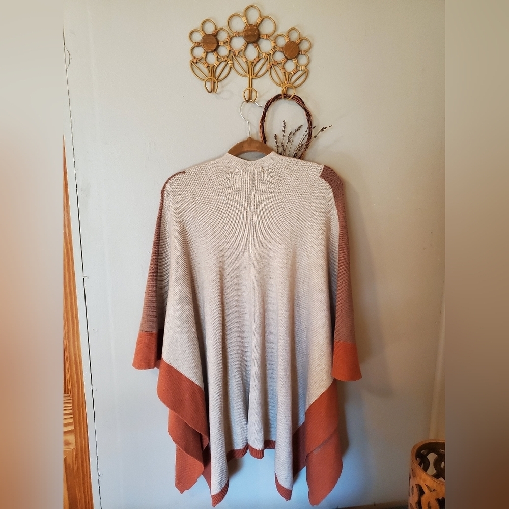 Cozy Color Block Wrap - Picture 5 of 9